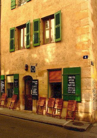 ���C�����c�� �E�C�X�L�[���܂ސ��E�̖������L�x�Ȑ��X�ł��B��ʌ��I�����������̃E�C�X�L�[�����T���ł����H �L���o�[���ڋq�ɂ��A�E�C�X�L�[���͂��߂Ƃ����������ĂĂ����̓X�ł��B